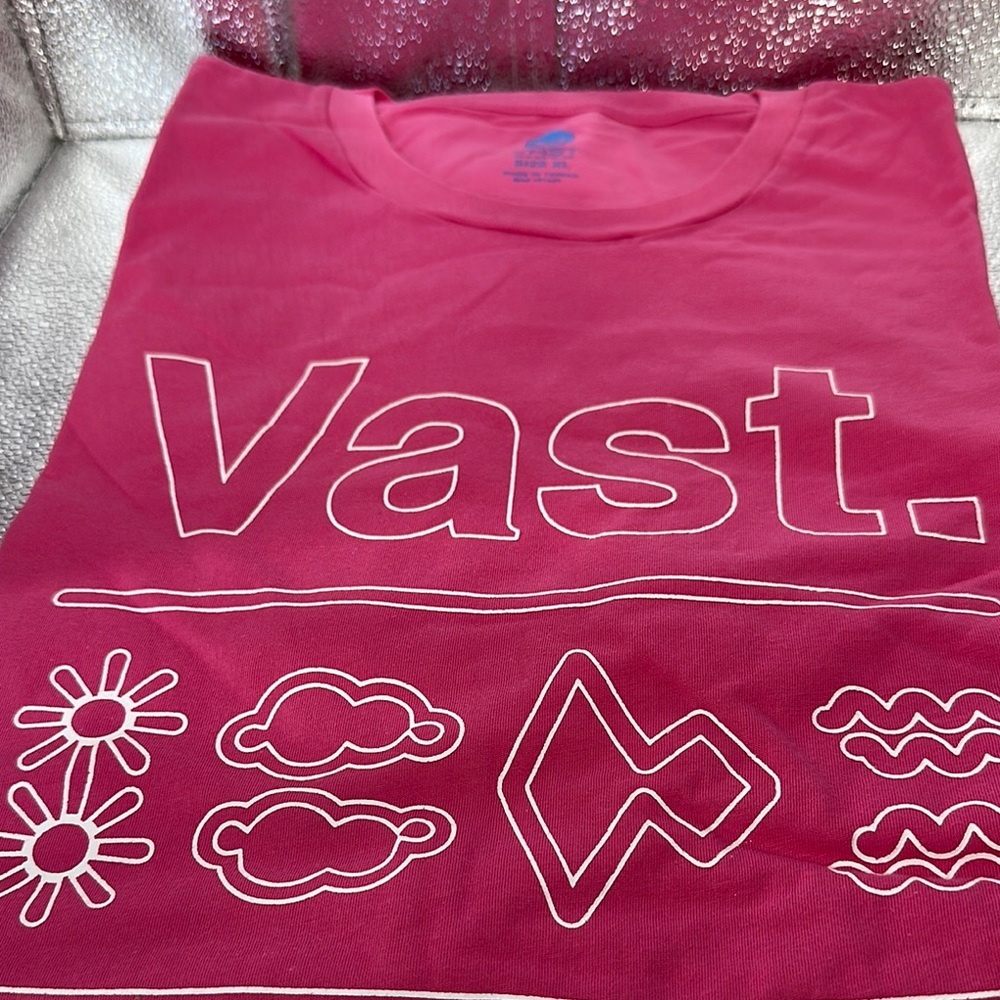 Vibrant Pink Short Sleeve Tee with Graphic Design